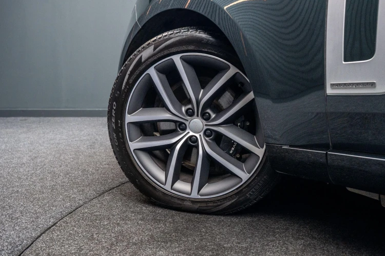 Vehicle Image 13