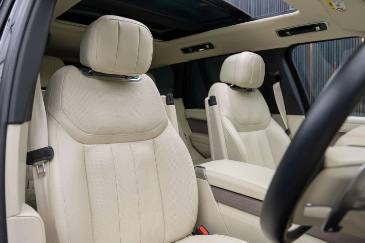 Vehicle Image 12