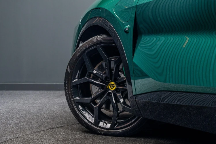 Vehicle Image 13