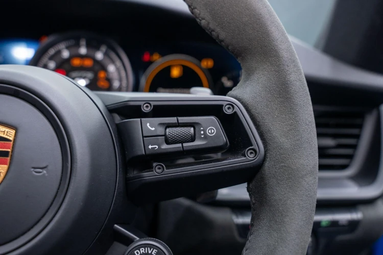 Vehicle Image 32