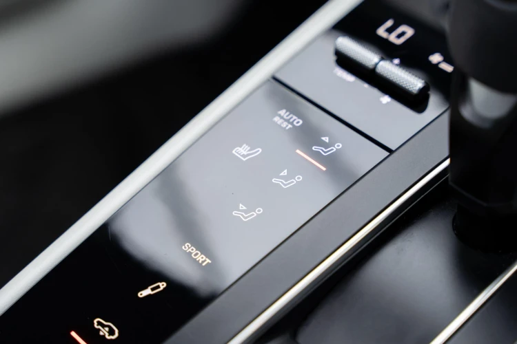 Vehicle Image 30