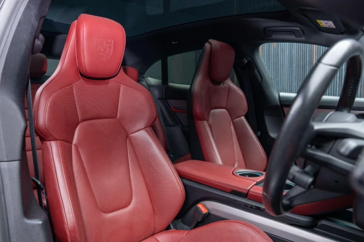 Vehicle Image 12