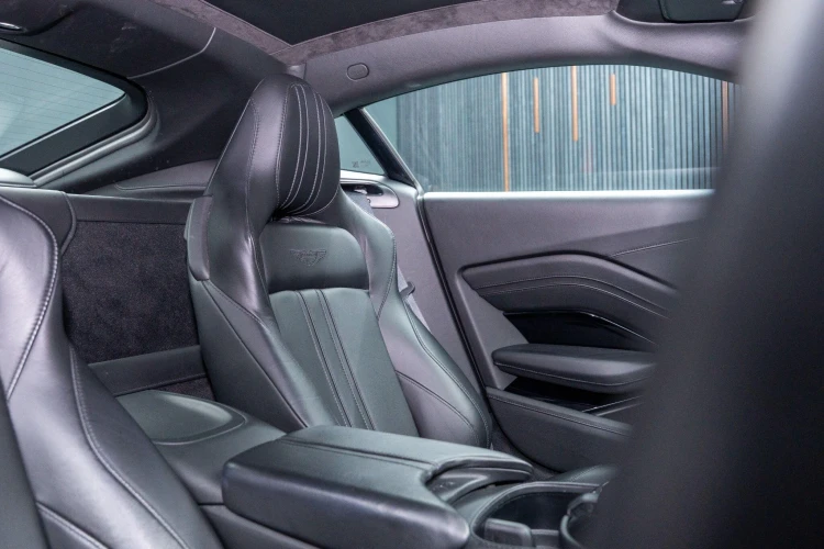 Vehicle Image 32