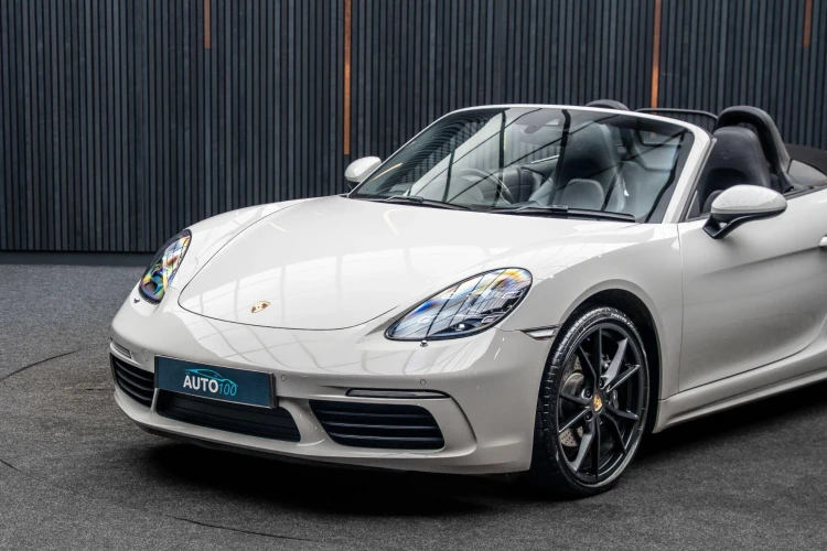Vehicle Image 11