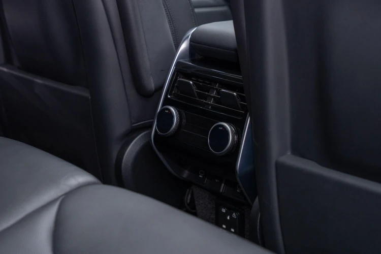 Vehicle Image 37