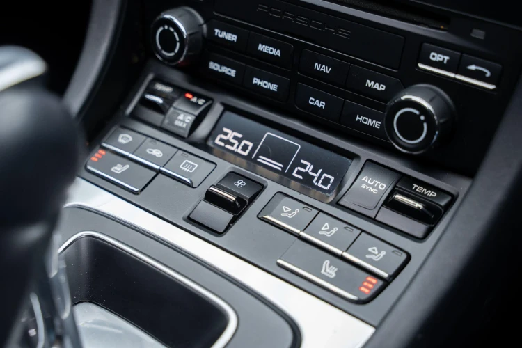 Vehicle Image 22
