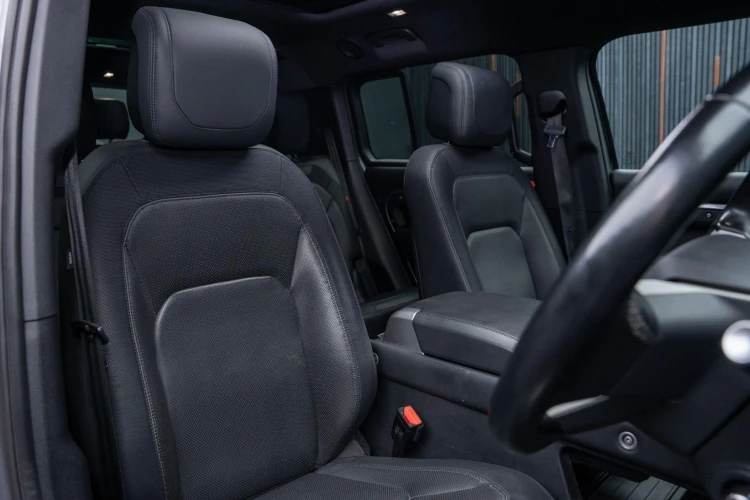 Vehicle Image 12