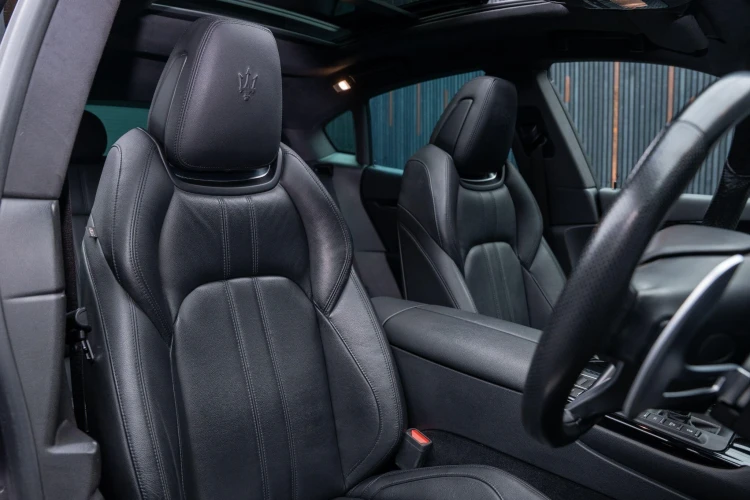 Vehicle Image 12