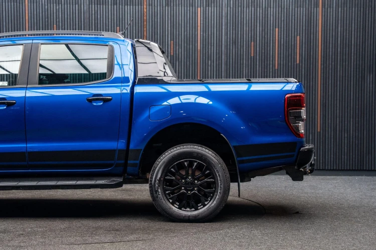Vehicle Image 9