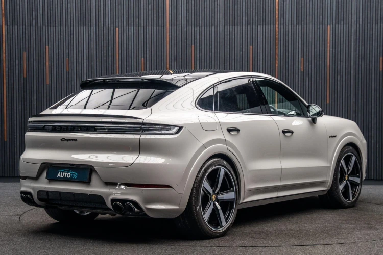 Vehicle Image 25