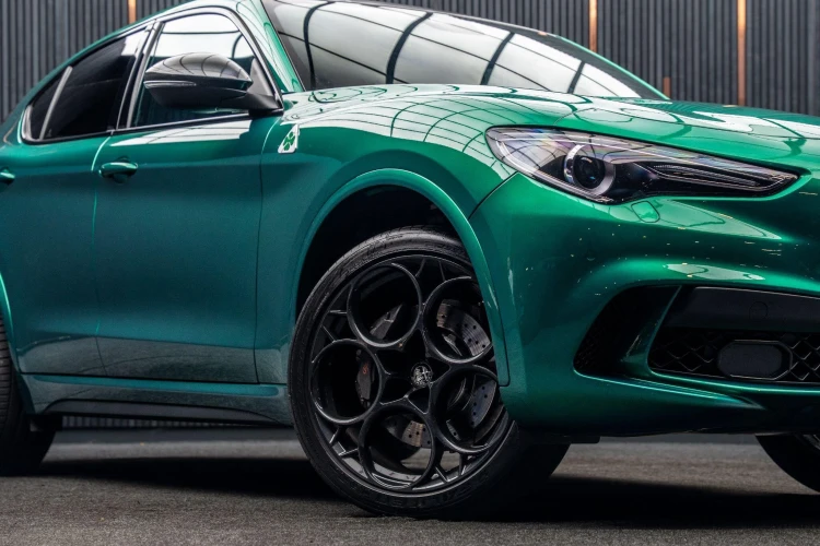 Vehicle Image 9