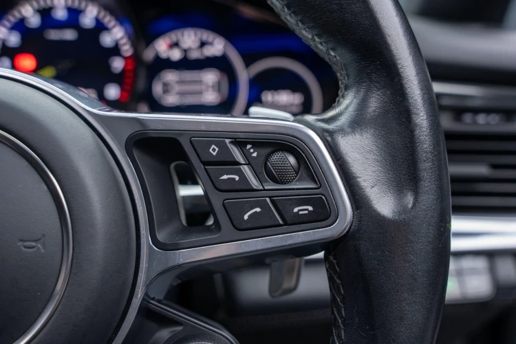 Vehicle Image 37