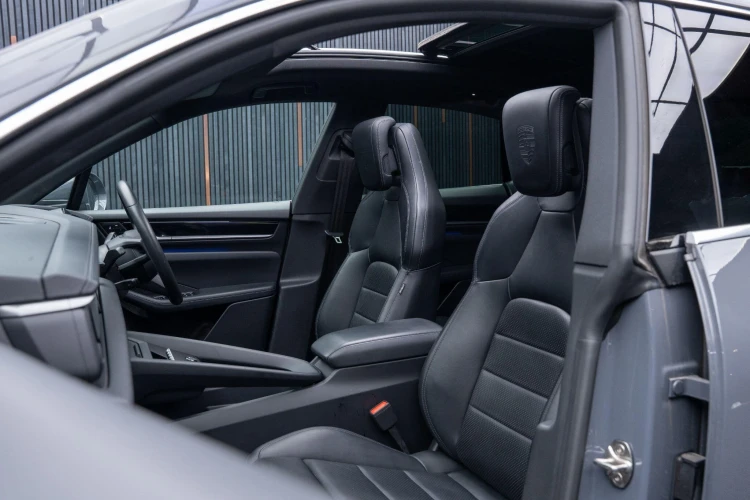 Vehicle Image 38