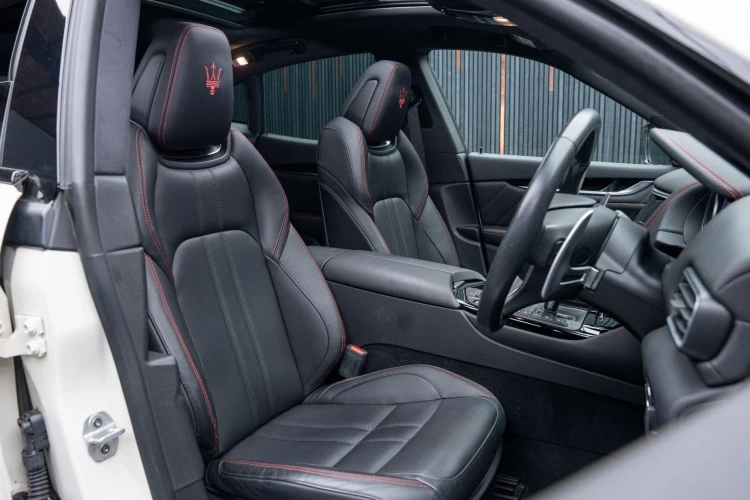 Vehicle Image 12