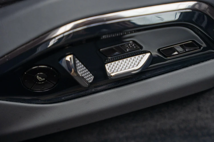 Vehicle Image 30