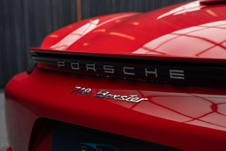 Vehicle Image 25