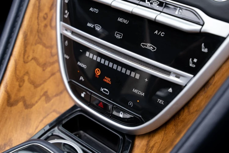 Vehicle Image 30
