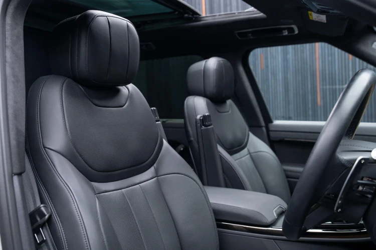 Vehicle Image 12