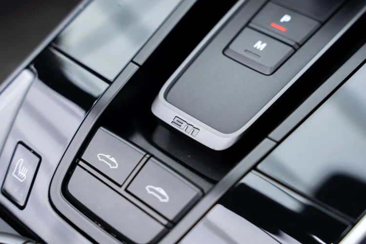 Vehicle Image 32