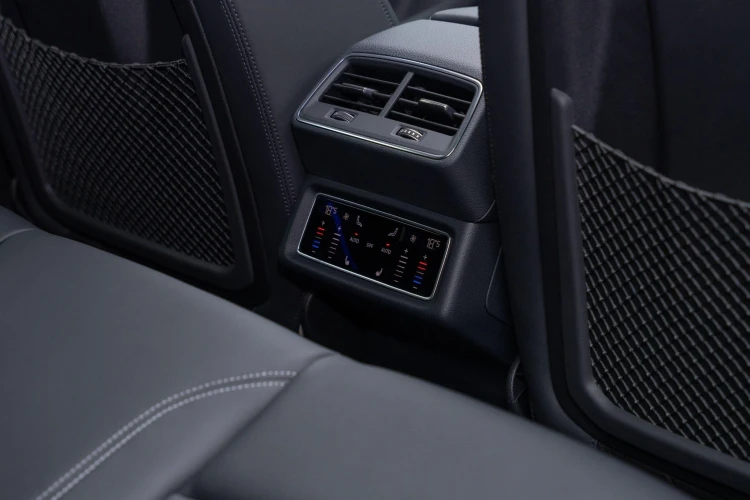 Vehicle Image 43
