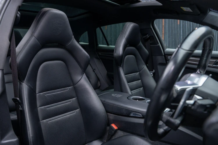 Vehicle Image 12