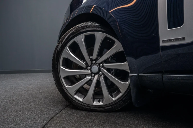 Vehicle Image 13
