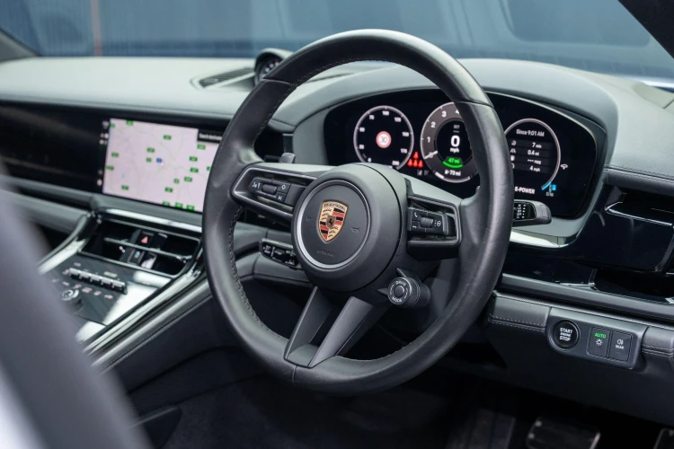 Vehicle Image 32