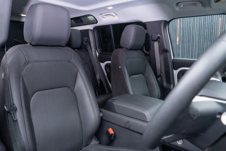 Vehicle Image 12