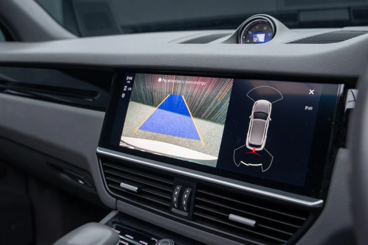 Vehicle Image 10