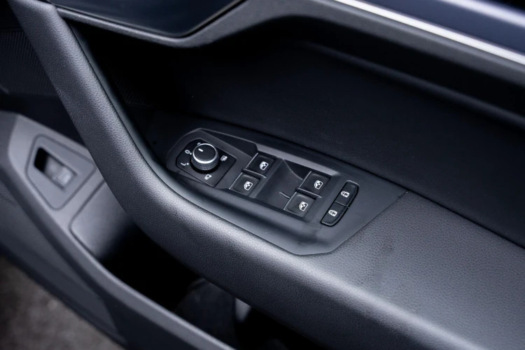 Vehicle Image 29