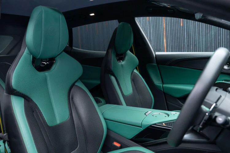 Vehicle Image 12