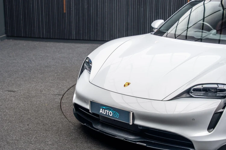 Vehicle Image 25