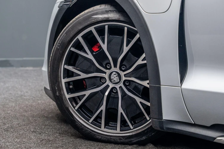 Vehicle Image 13