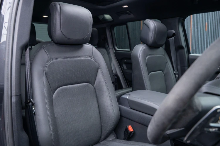 Vehicle Image 12