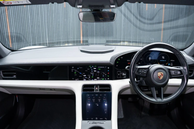 Vehicle Image 30