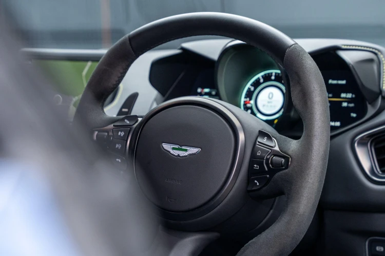 Vehicle Image 32