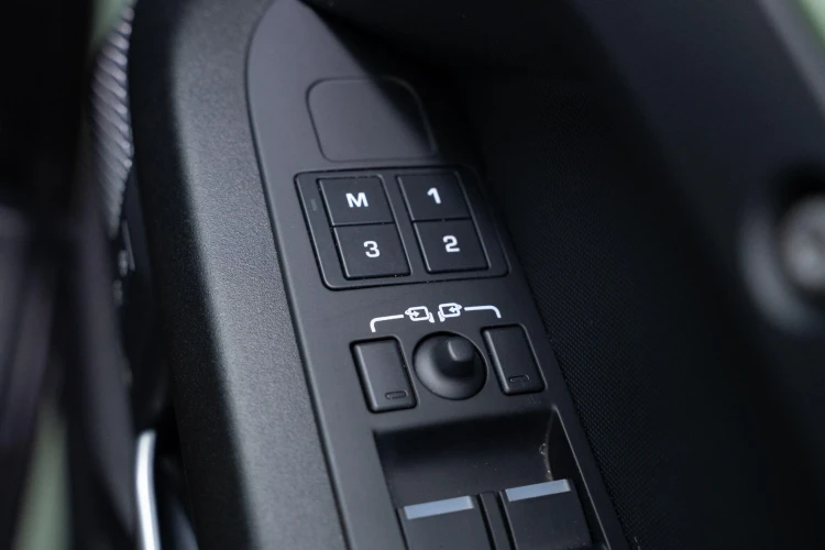 Vehicle Image 24
