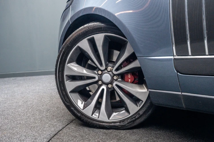 Vehicle Image 13