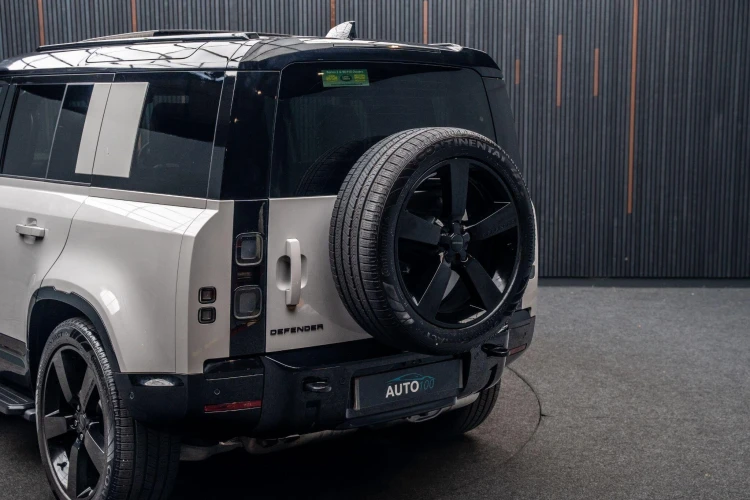Vehicle Image 11
