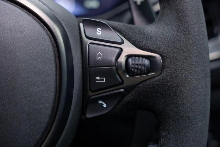 Vehicle Image 32