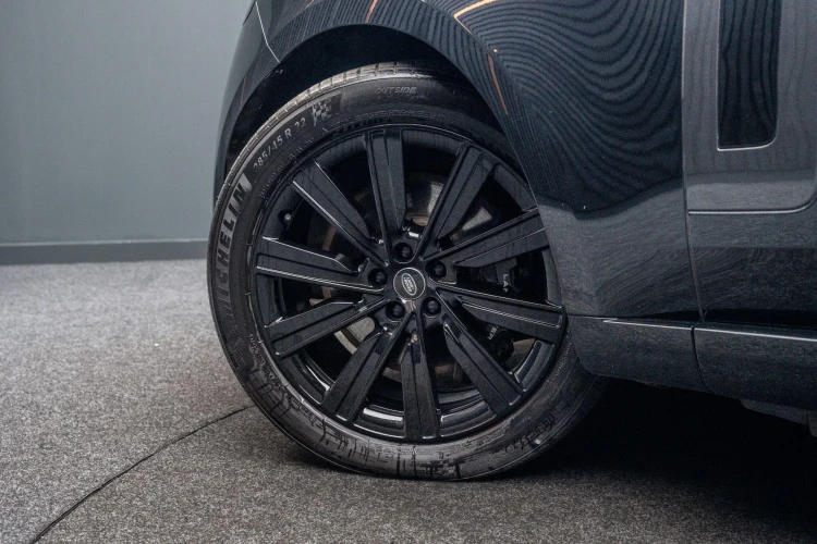 Vehicle Image 13