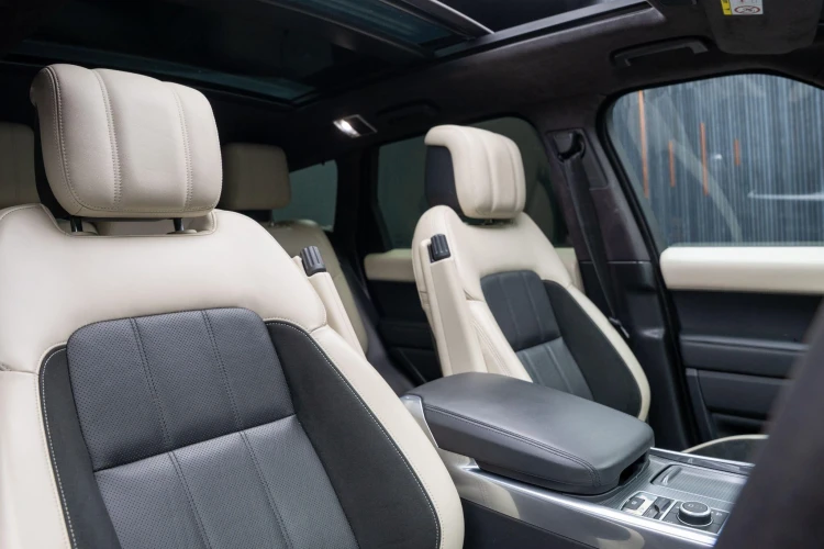 Vehicle Image 12