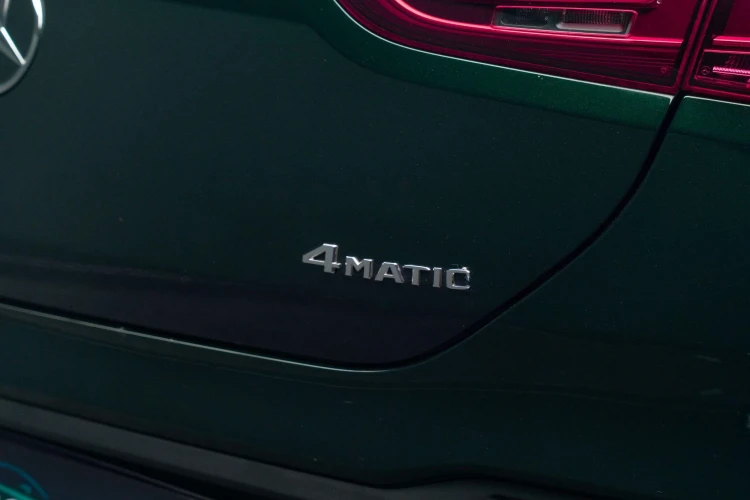 Vehicle Image 32