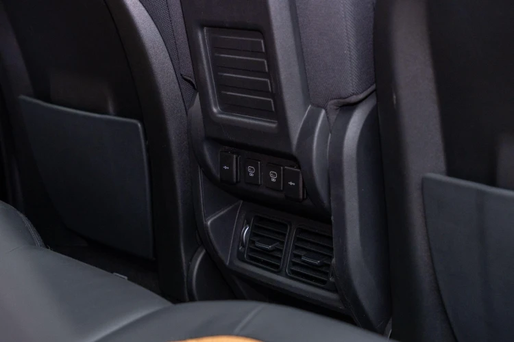 Vehicle Image 38