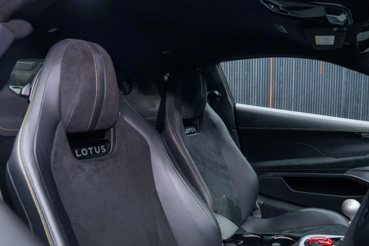 Vehicle Image 12