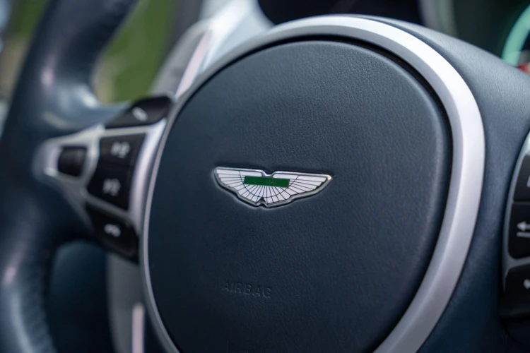 Vehicle Image 32