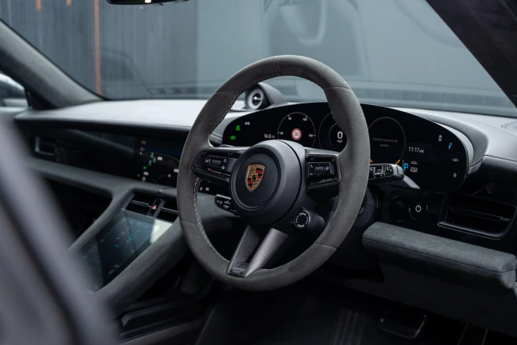 Vehicle Image 32