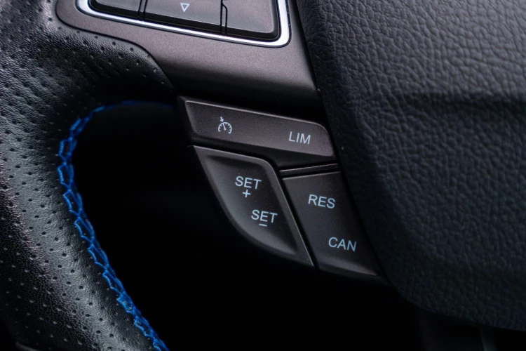 Vehicle Image 25