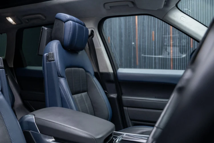 Vehicle Image 12