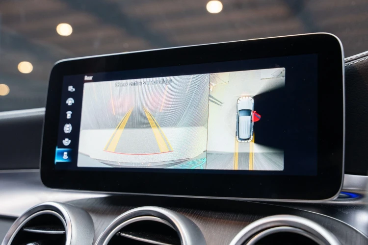 Vehicle Image 6